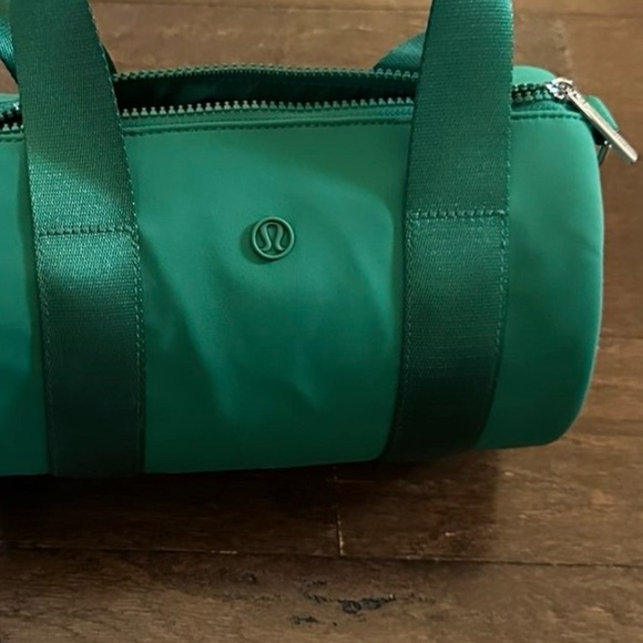 Lululemon- Nylon Mini Barrel Duffle Bag 5L-Cascadia Green -NWT - Picture 10 of 14